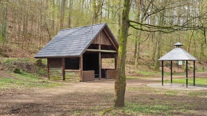 In der Gehlwiese barbecue hut in Sulzbach urban woods. Foto: Ralf Blechschmidt In der Gehlwiese barbecue hut in Sulzbach urban woods. Foto: Ralf Blechschmidt