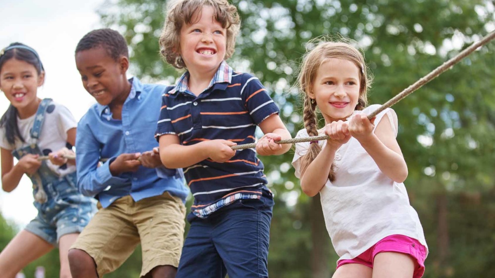 Kinder auf dem Spielplatz (Foto: RobertKneschke/fotolia) Kinder auf dem Spielplatz (Foto: RobertKneschke/fotolia)
