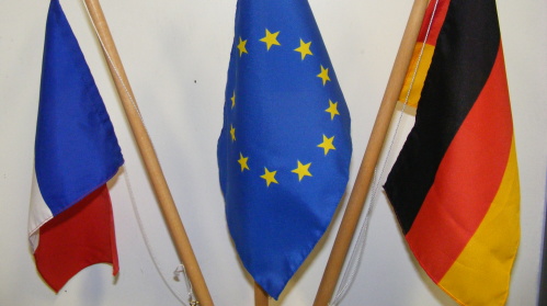 Flaggen Deutschland-Frankreich-Europa (Foto: Frank Fried) Flaggen Deutschland-Frankreich-Europa (Foto: Frank Fried)