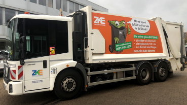 ZKE-Fahrzeug mit Biotonnen-Motiv Image