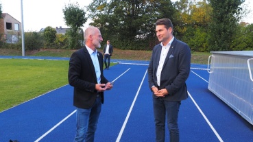 Dr. Stephan Schaeidt (ATSV) und OB Conradt bei der offiziellen Einweihung der Sportanlage Lulustein Image