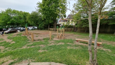 Balancierparcours auf dem sanierten Schulhof der GTGS Füllengarten Image