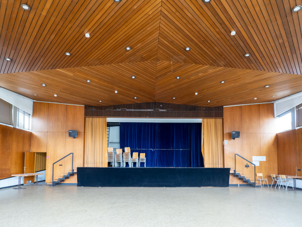 Großer Saal des Bürgerhauses in Rockershausen. Großer Saal des Bürgerhauses in Rockershausen.