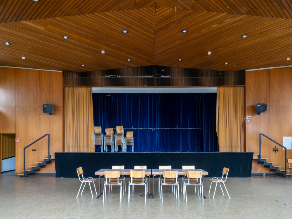 Großer Saal des Bürgerhauses in Rockershausen. Großer Saal des Bürgerhauses in Rockershausen.