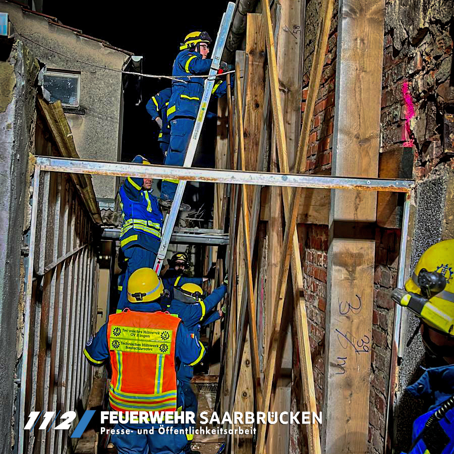 Einsatz - Gebäudeeinsturz Gersweiler Einsatz - Gebäudeeinsturz Gersweiler