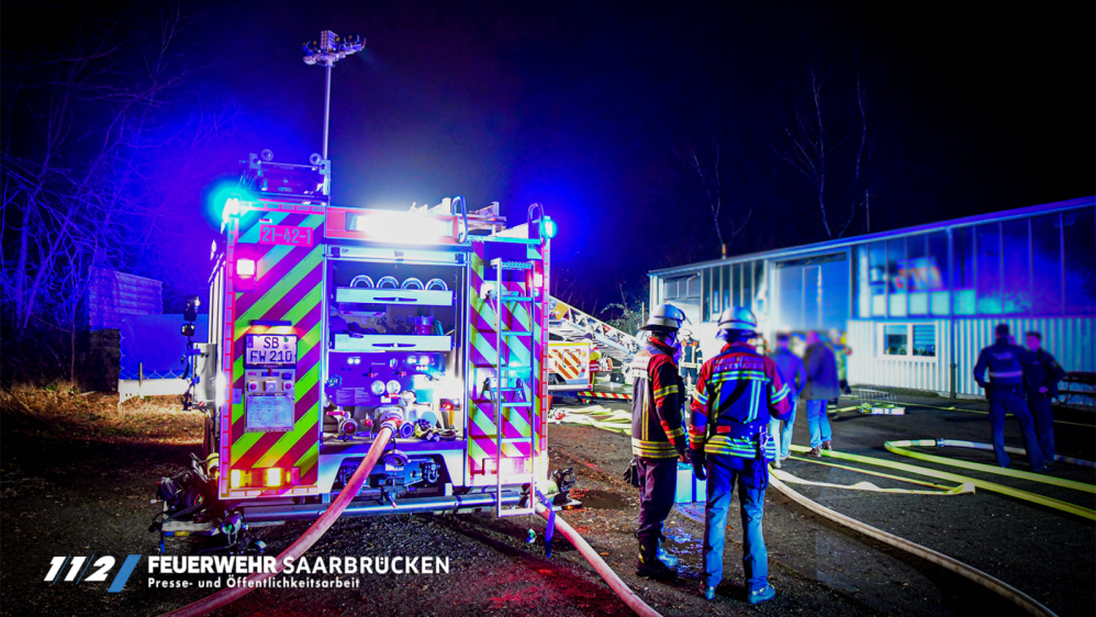Einsatzbilder - Brand Lagerhalle Bischmisheim Einsatzbilder - Brand Lagerhalle Bischmisheim