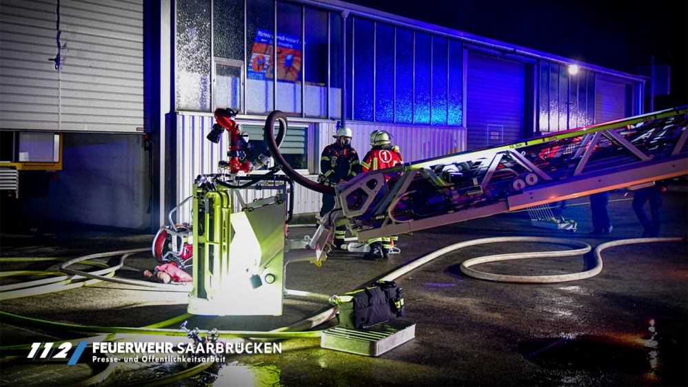 Einsatzbilder - Brand Lagerhalle Bischmisheim Einsatzbilder - Brand Lagerhalle Bischmisheim