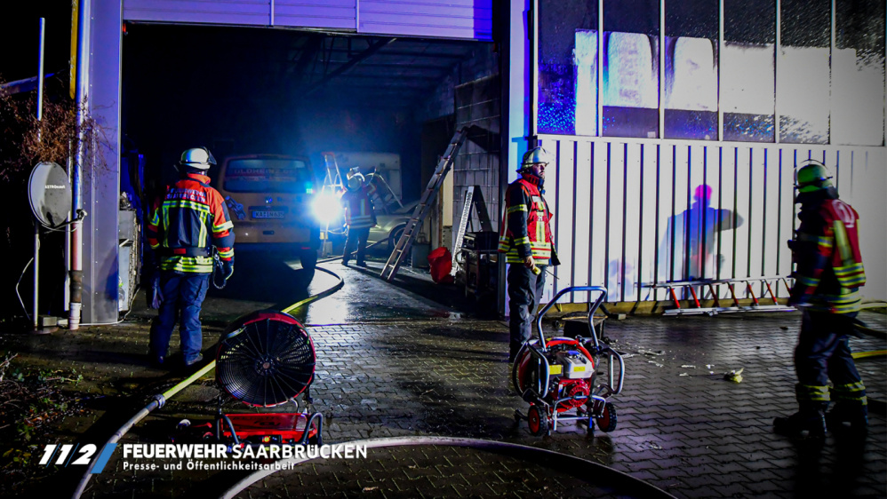 Einsatzbilder - Brand Lagerhalle Bischmisheim Einsatzbilder - Brand Lagerhalle Bischmisheim