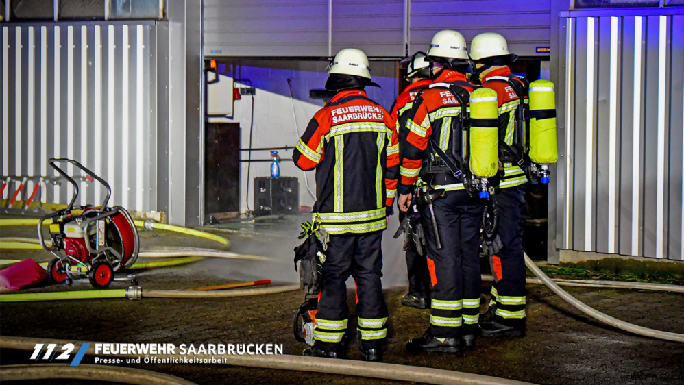 Einsatzbilder - Brand Lagerhalle Bischmisheim Einsatzbilder - Brand Lagerhalle Bischmisheim