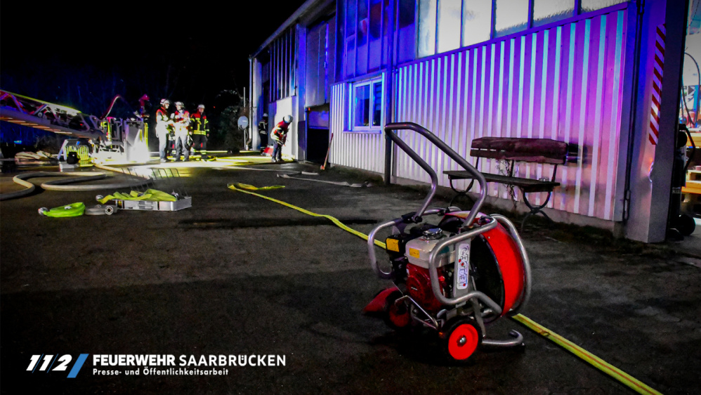 Einsatzbilder - Brand Lagerhalle Bischmisheim Einsatzbilder - Brand Lagerhalle Bischmisheim