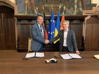 Le maire Conradt et le maire de Kowel Tschaika signent un contrat de partenariat solidaire 