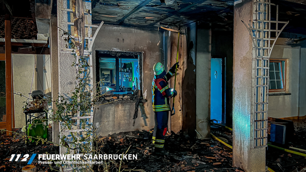 Einsatzbilder - Dachstuhlbrand in Bübingen Einsatzbilder - Dachstuhlbrand in Bübingen