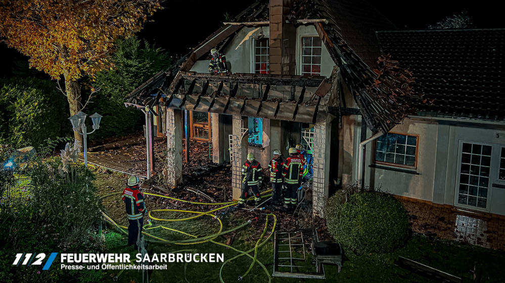 Einsatzbilder - Dachstuhlbrand in Bübingen Einsatzbilder - Dachstuhlbrand in Bübingen