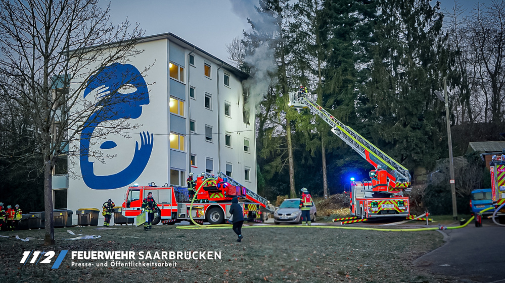 Wohnungsbrand mit Menschenrettung in Dudweiler - 11.01.2024 Wohnungsbrand mit Menschenrettung in Dudweiler - 11.01.2024