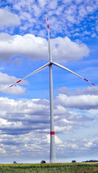 Windrad Eine Windanlage mit einem Windrad vor einer anschaulichen Landschaft