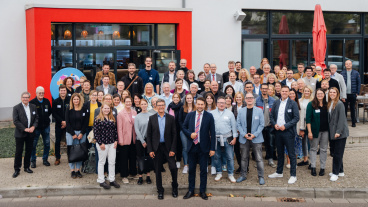 OB Conradt und Regionalverbandsdirektor Peter Gillo (vorne) mit Teilnehmenden des TourismusWirtschaftsCamps Image