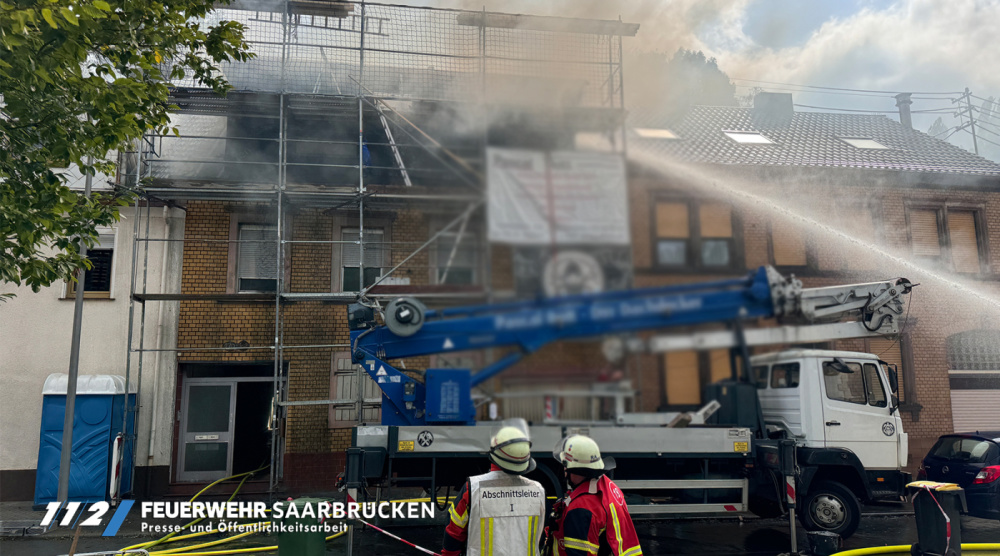 Einsatzbilder - Dachstuhlbrand in Dudweiler Einsatzbilder - Dachstuhlbrand in Dudweiler