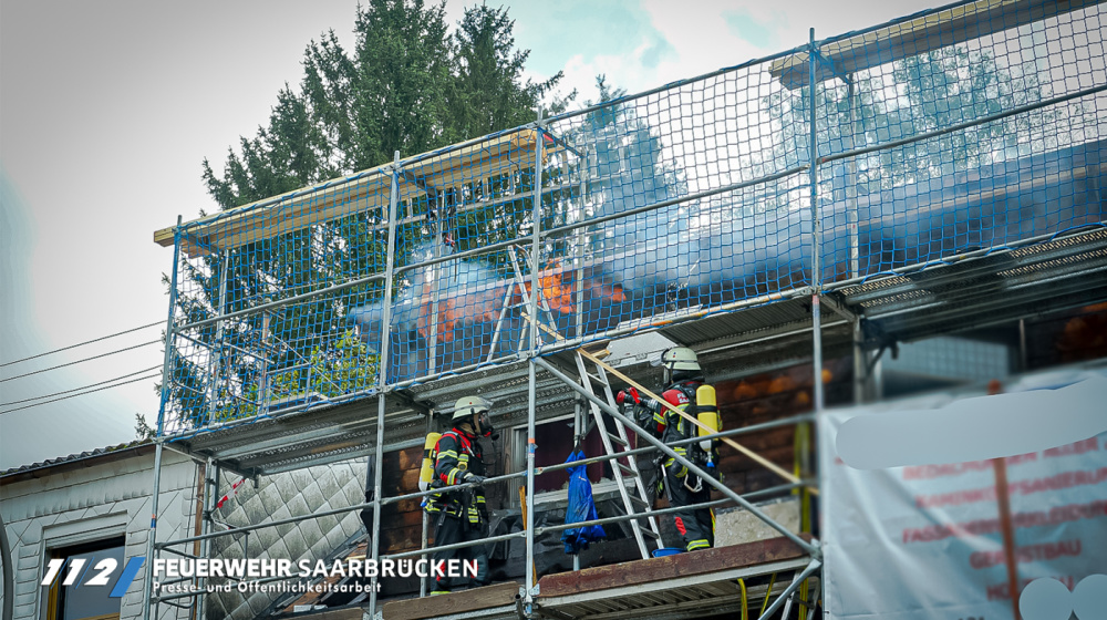 Einsatzbilder - Dachstuhlbrand in Dudweiler Einsatzbilder - Dachstuhlbrand in Dudweiler