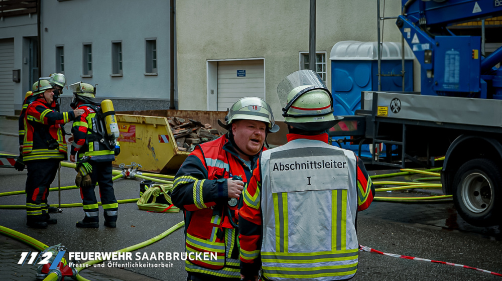 Einsatzbilder - Dachstuhlbrand in Dudweiler Einsatzbilder - Dachstuhlbrand in Dudweiler