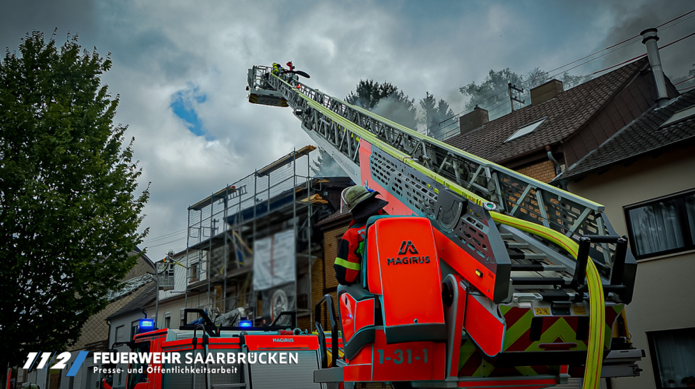 Einsatzbilder - Dachstuhlbrand in Dudweiler Einsatzbilder - Dachstuhlbrand in Dudweiler