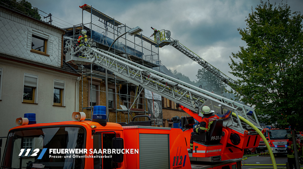 Einsatzbilder - Dachstuhlbrand in Dudweiler Einsatzbilder - Dachstuhlbrand in Dudweiler