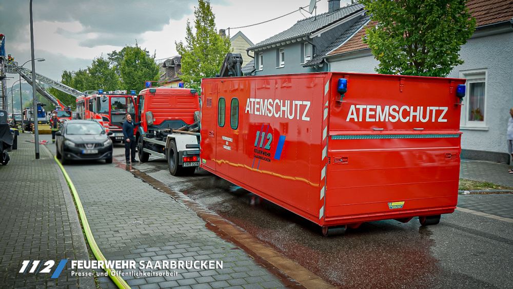 Einsatzbilder - Dachstuhlbrand in Dudweiler Einsatzbilder - Dachstuhlbrand in Dudweiler