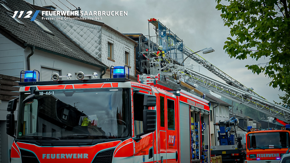 Einsatzbilder - Dachstuhlbrand in Dudweiler Einsatzbilder - Dachstuhlbrand in Dudweiler