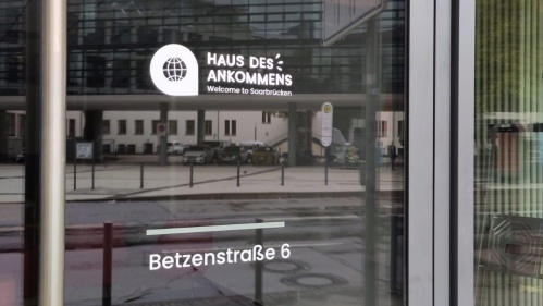 Eingangstür zum Haus des Ankommens