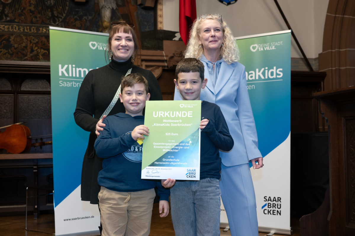 Gruppenfoto Preisträger Platz 7 - Grundschule Herrensohr-Jägersfreude